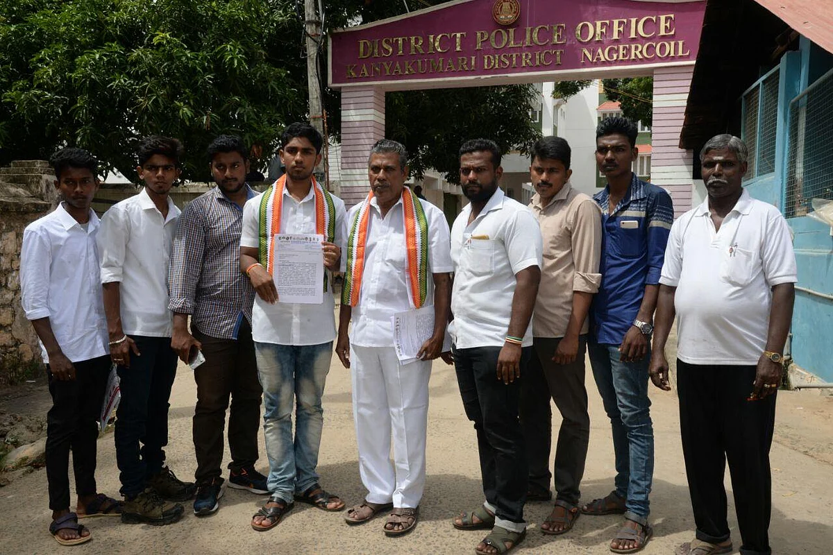 அமித்ஷா மீது நடவடிக்கை எடுக்க வலியுறுத்தி காங்கிரஸ் கட்சியினர் எஸ்.பி-யிடம் மனு!