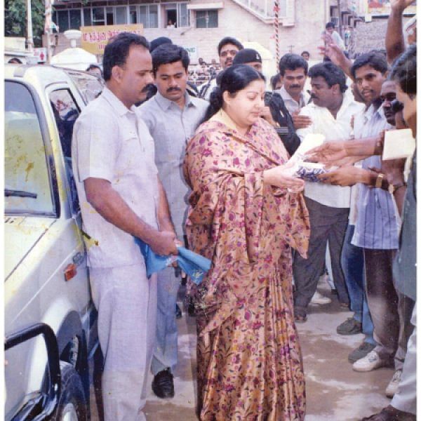 சசிகலா ஜாதகம் - 54 - பூனைப் படை உதயம்!