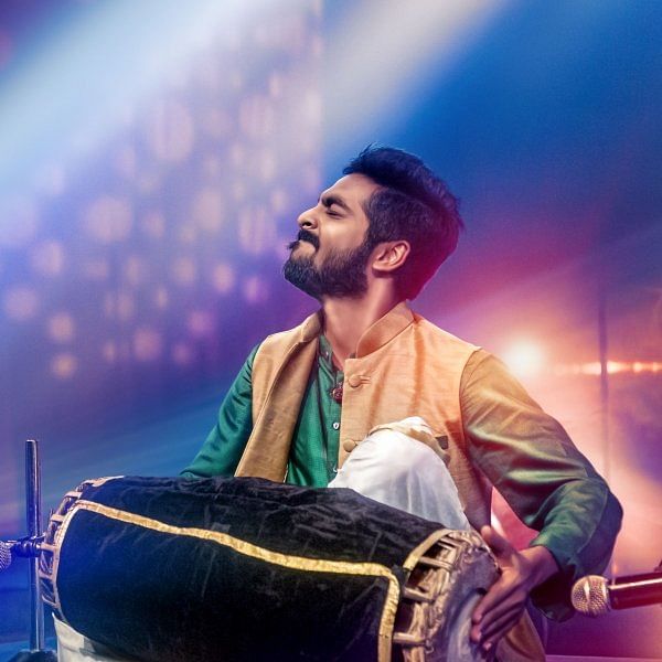 பீட்டர் பீட்... கிணற்று நீரை அருவி ஆக்குகிறதா? - சர்வம் தாளமயம் விமர்சனம்