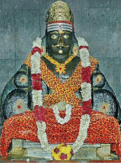 மண் மணக்கும் கோயில்கள்... குறை தீர்க்கும் சாமிகள்!