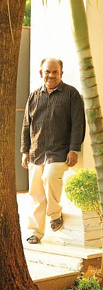 "புனைவுகளின் வழியே வரலாற்றை விசாரணை செய்கிறேன்!” - எஸ்.ராமகிருஷ்ணன்