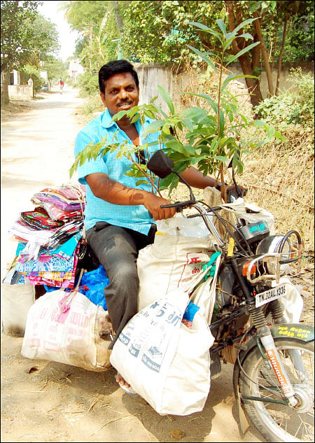தெய்வத்தான் ஆகாதெனினும் - ஒதுங்க நிழல் வேணும், அதுக்கு மரம் வேணும்!