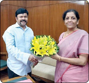 மிஸ்டர் கழுகு: மருத்துவமனையில் மல்லுக்கட்டு!
