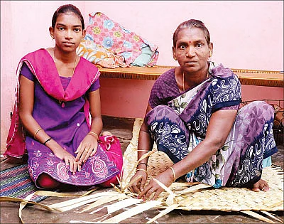 வசதி இல்லை... வாய்ப்பு இல்லை... மார்க்குகளுக்கோ குறைவில்லை!
