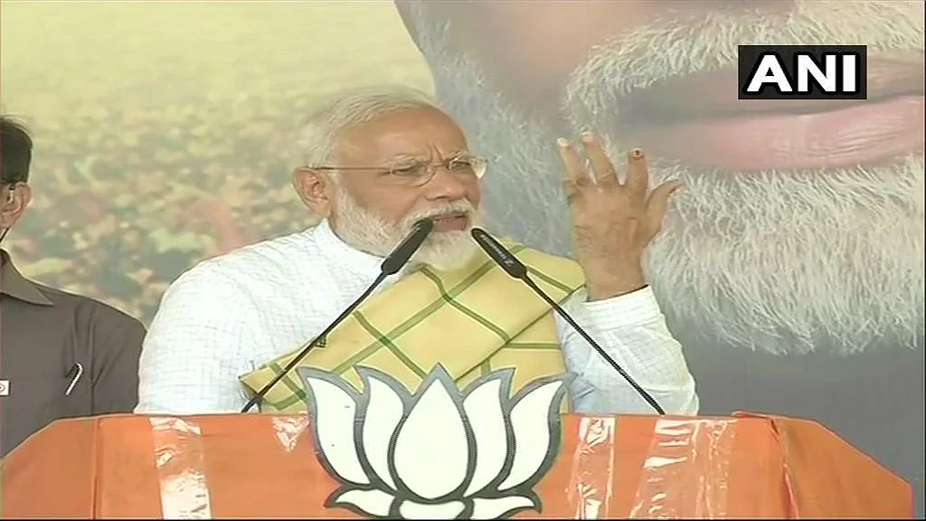 `எனது அழைப்பை ஏற்கவில்லை; புயலை வைத்து அரசியல் செய்கிறார்!' - மம்தாவை சாடும் மோடி