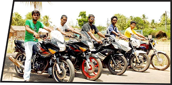பைக்கால் கூடிய நட்பு!