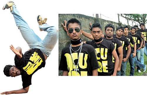 சாலையிலே அரங்கேற்றம்... மேடையிலே செம ஆட்டம்!