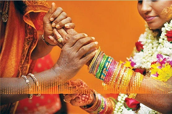 பாசத் தோழிகள் நடத்திய பலே வளைகாப்பு!