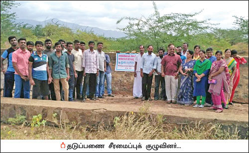 ஊர் கூடித் தூர் வார... நிறைந்தது தடுப்பணை!