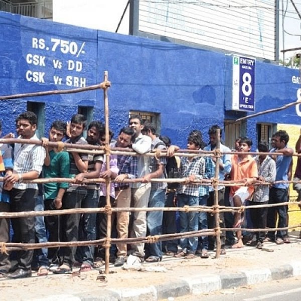 கள்ளச்சந்தையில் ஐபிஎல் கிரிக்கெட் போட்டிக்கான டிக்கெட்கள் விற்பனை - சென்னையில் 17 பேர் கைது