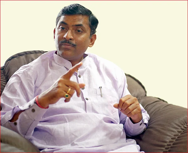 ‘‘அ.தி.மு.க-வுக்கும் பி.ஜே.பி-க்கும் இருப்பது கிவ் அண்ட் டேக் பாலிசி!’’