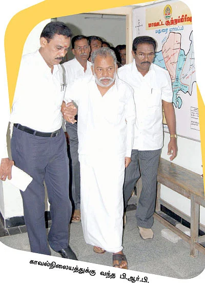 பள்ளத்துக்குள் பணம்?