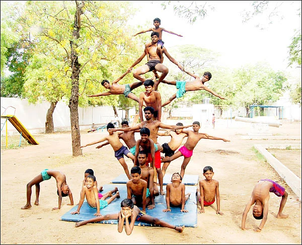 எங்களையும் கண்டுகொள்ளுங்கள்!