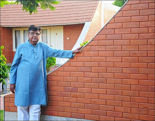 “எங்கள் எழுத்துகள் தலித் அல்லாதோரிடம் குற்றவுணர்வை ஏற்படுத்தின!” - அர்ஜுன் டாங்ளே