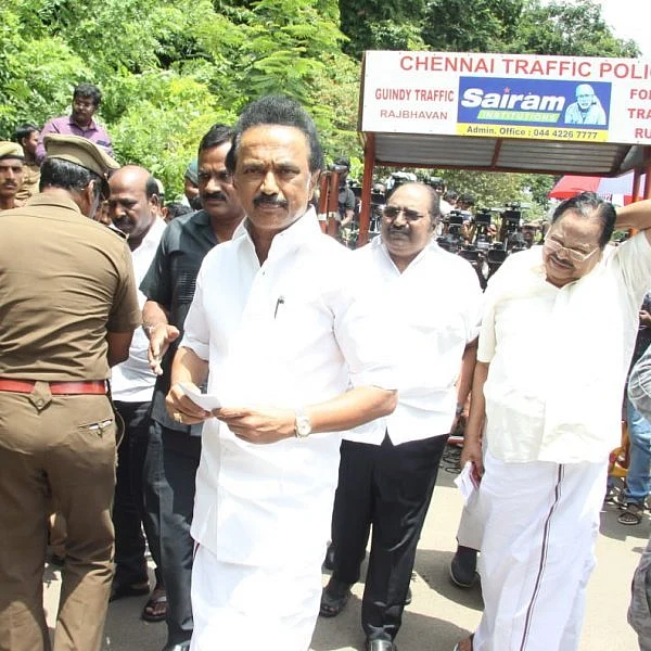 `ரெய்டு குறித்து நடவடிக்கை இல்லையென்றால் வழக்கு தொடர்வோம்' - ஆளுநரைச் சந்தித்த மு.க.ஸ்டாலின்!
