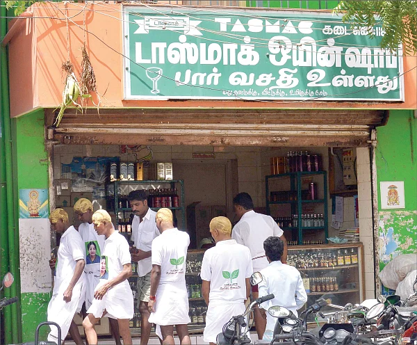 மதுவுக்கு தமிழகம் அடிமை... மதுவருவாய்க்கு தமிழக அரசு அடிமை!