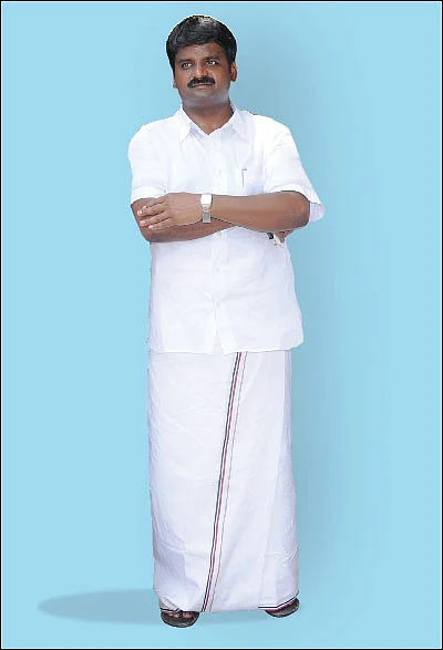 இப்போது விஜயபாஸ்கர்... அடுத்த குறி எடப்பாடி, 29 அமைச்சர்கள்!