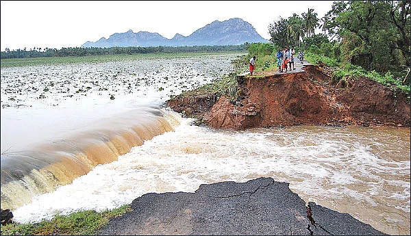 போன வருஷம் வறட்சி... இந்த வருஷம் புயல்!