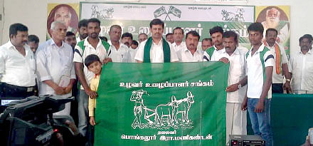 மரத்தடி மாநாடு : விமானத்தில் பறக்கும் குச்சி முருங்கை!