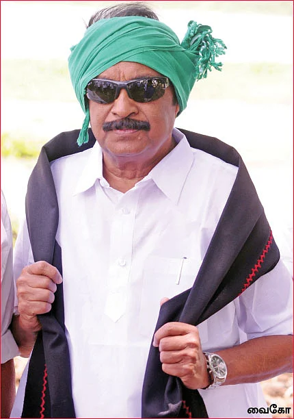 ‘‘தமிழ்நாட்டு அரசியல் 4 ஆயிரத்துக்கும் 2 ஆயிரத்துக்கும் நடக்கிறது!’’