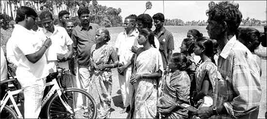 ஓரம் போ.. விஸ்வநாதன் வண்டி வருது!