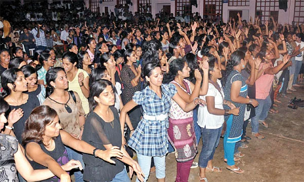 இது... பச்சையா டாட்டூவா?
