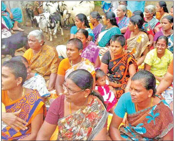 ‘‘மதுக்கடைகள் வேண்டும்!” - ஒரு கிராமத்தில் பெண்கள் நடத்தும் போராட்டம்