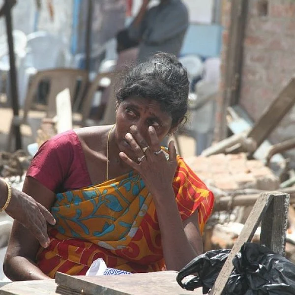 வீடுகள் இடிப்பு: நிர்கதியில் மக்கள்