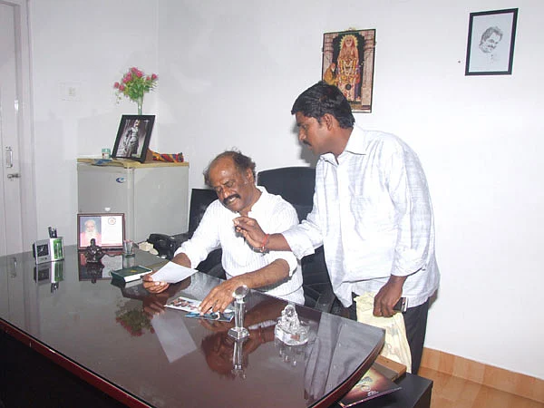 சீக்கிரமே வருவேன்... நல்லதே நடக்கும்! : ரசிகனிடம் ரஜினி சத்தியம்