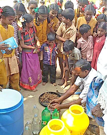 கெட்டுப்போன குளத்தை மீட்டெடுத்த இ.எம்