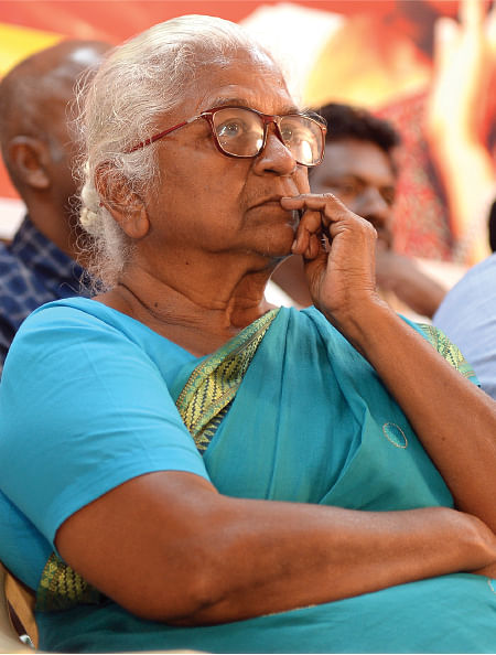 “என் மகனை விட்டுடுங்க... ஒரு ஓரமாக வாழ்ந்துக்கிறோம்”