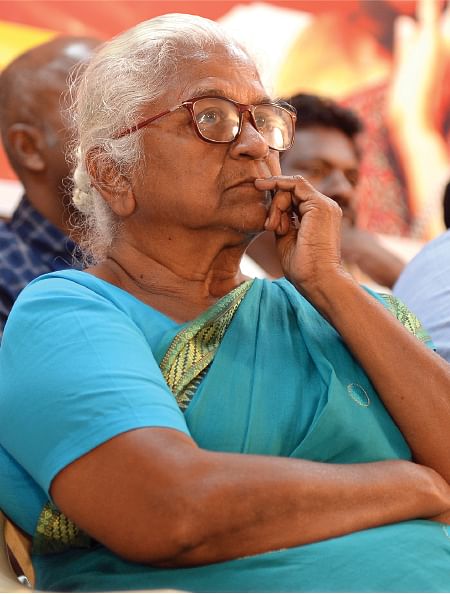 “என் மகனை விட்டுடுங்க... ஒரு ஓரமாக வாழ்ந்துக்கிறோம்”