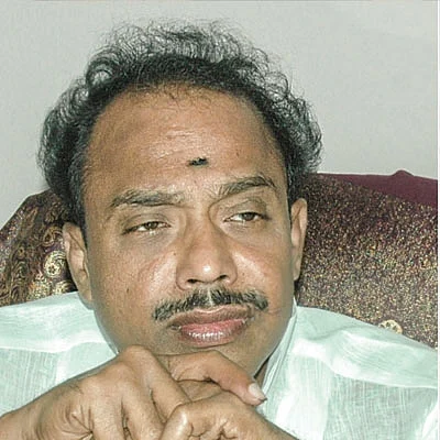“ஆட்சியே எங்களோடதுதான்... மரியாதையா போயிடு!”