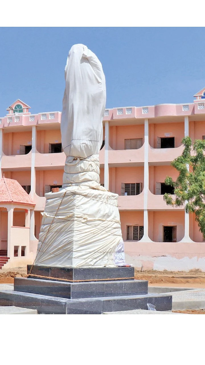 “மாவட்டத்தில் எது நடந்தாலும் மந்திரிதான் காரணமா?”