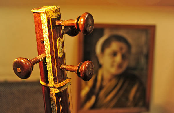 கல்லும் கனியும் கீதம் - எம்.எஸ்.சுப்புலட்சுமியின் தம்பூரா - வி.சீனிவாசன்
