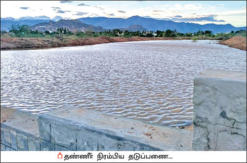 ஊர் கூடித் தூர் வார... நிறைந்தது தடுப்பணை!