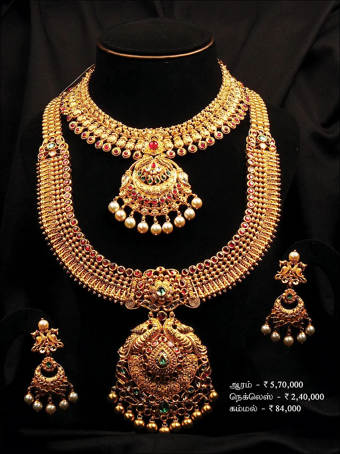 அசத்தும் அணிகலன்கள்!