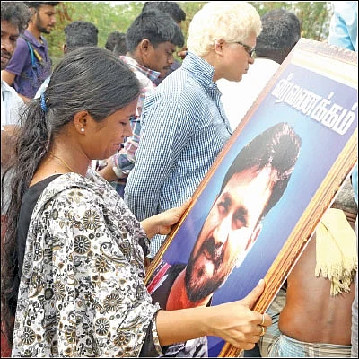"கனவுகளுடன் சென்றவரைப் பிணமாகத் தந்தது மத்திய அரசு!"