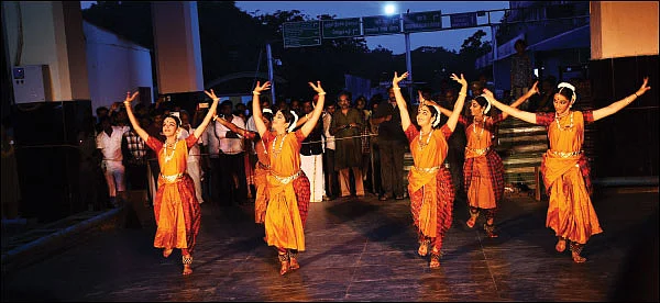 இது சென்ட்ரல் சபா!