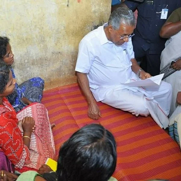 22 துறை அதிகாரிகளுடன் மது வீட்டுக்குச் சென்ற பினராயி விஜயன்; குடும்பத்தினருக்கு அளித்த வாக்குறுதி