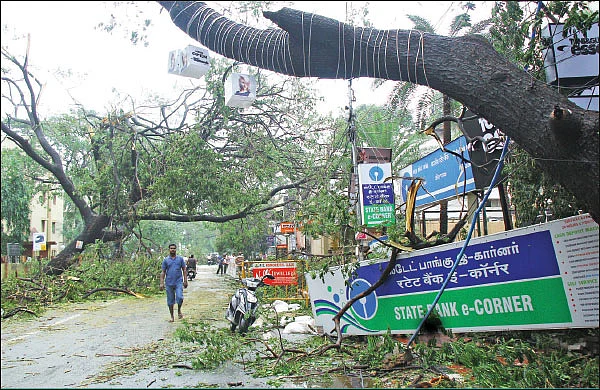 புயல்... பணம்... பதற்றம்... கதறடிக்கும் கேஷ்லெஸ்!