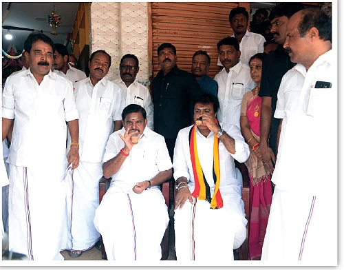 ”வீரம் குன்றா வேலுநாச்சிகளே... தீரம்மிக்க தில்லையாடி வள்ளியம்மைகளே!”