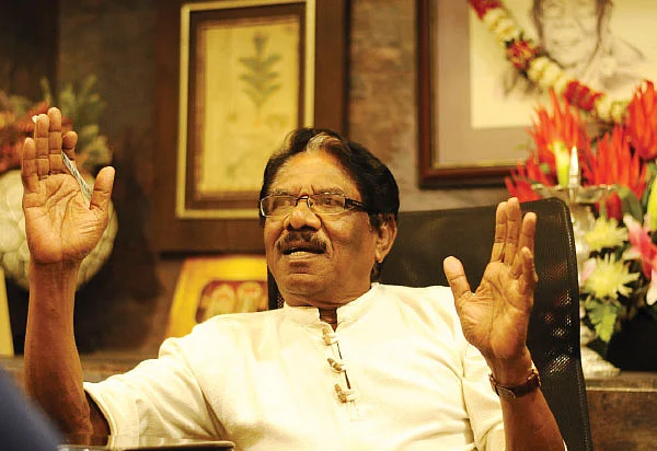 "வேஷம் போட்டவரை தேவதூதனாகப் பார்ப்பதுதான் அவலம்!”