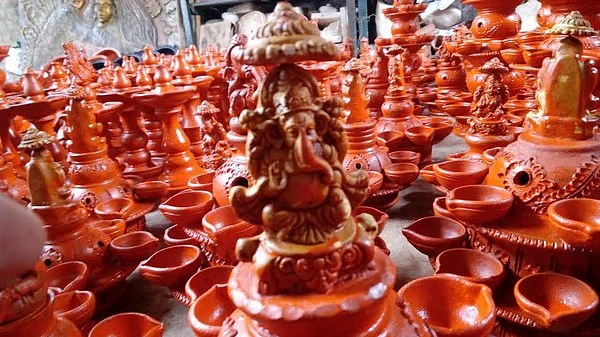 அஞ்ஞான இருளை நீக்கி, மெய்ஞான ஒளியைப் பரப்பும் கார்த்திகை தீபம்!