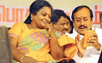 நீட்டா நடக்கும் நீட் அரசியல்! - மோடிக்கே டேக் போட்ட நெட்டிசன்கள்