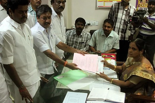 233 அதிமுக வேட்பாளர்கள் ஒரே நேரத்தில் வேட்புமனு தாக்கல்! - என்ன காரணம்?
