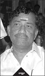 தீண்டாமைச் சிக்கலில் ஓ.பி.எஸ்-ஸின் தம்பி!