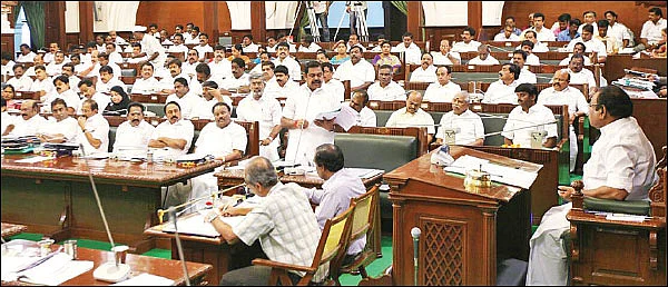 அம்மா உயிர் உரம்... ரூ 5 கோடியில் சோலார் விளக்குப் பொறி...