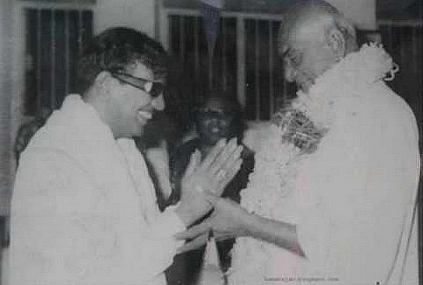 கழகத்தை மையம் கொண்ட காமராஜர் புயல்... மாற்று முகாமிலிருந்தும் மாலையிடப்பட்ட கர்மவீரர்!
