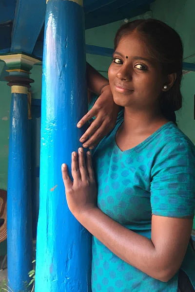 இவள் பேரழகி - காயத்ரி
